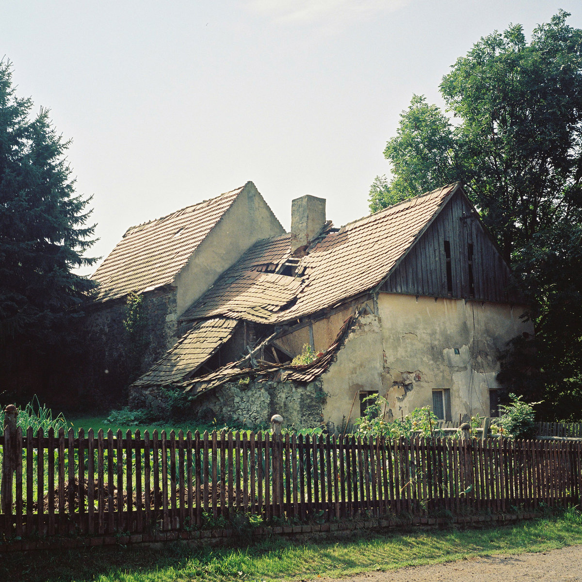 Cover art for Heimat by meanwhile.in.texas depicting a ruined house.